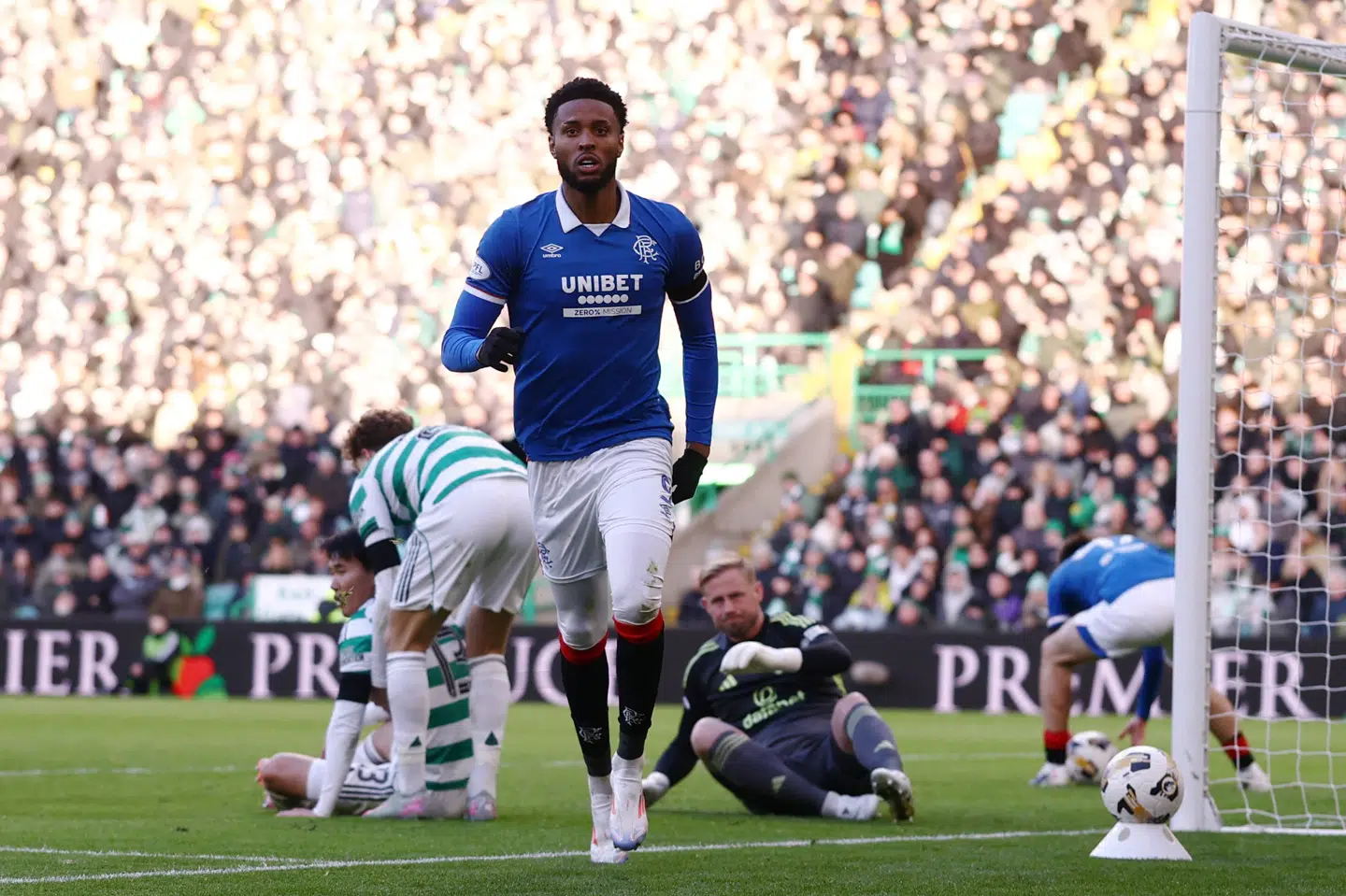 Celtic og Kasper Schmeichel førte 1-0 ved pausen, men med tre scoringer i anden halvleg sikrede Rangers Old Firm-sejren.
