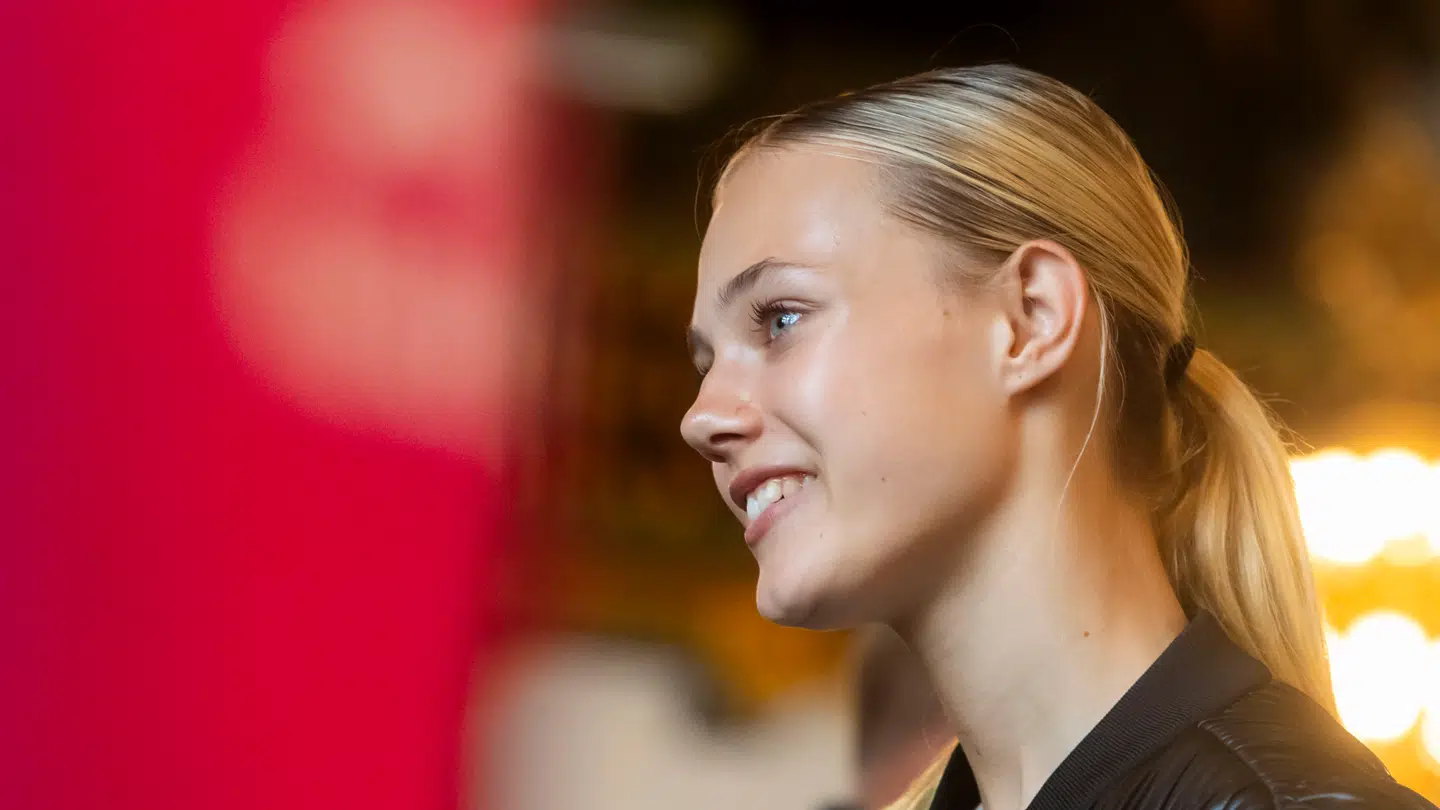 Alba Larsen hænger ud med verdensstjerner.