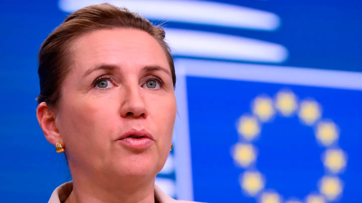 Et meme med Danmarks statsminister, Mette Frederiksen, er gået viralt på X.