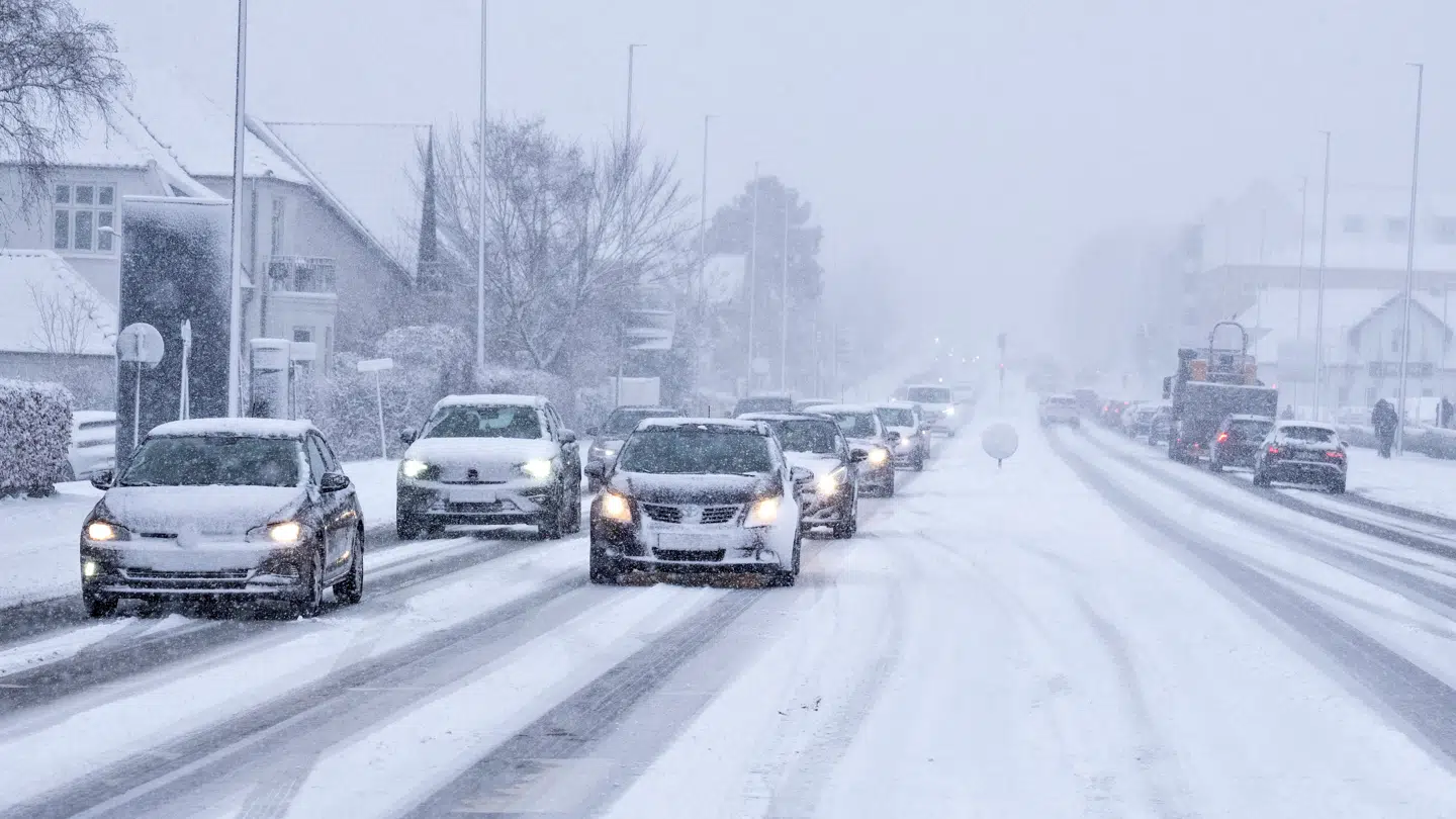Fredagens og weekendens snevejr fortsætter mandag morgen.
