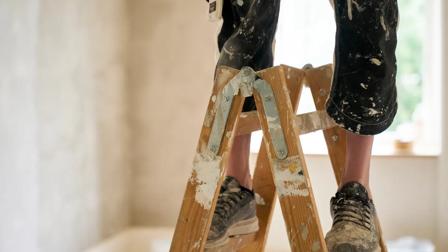 Så skal badeværelset have en tur hjemme hos pengeredaktøren, men uden en dyr regning.