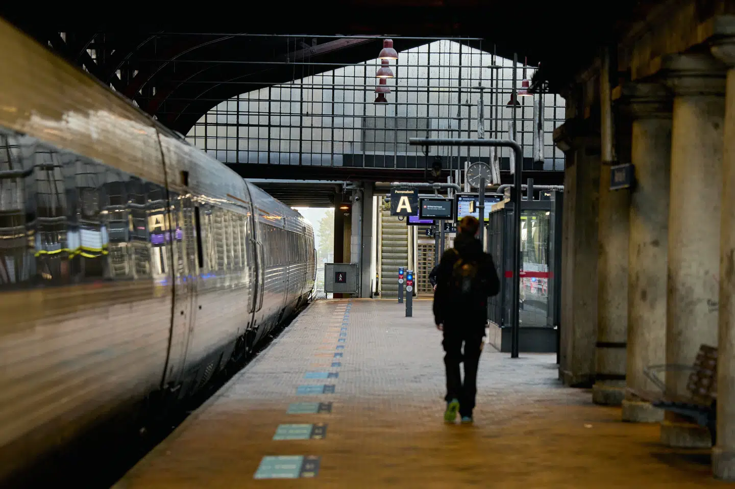 Banedanmark er i gang med en større ombygning på Aarhus Hovedbanegård, som betyder, at togtrafikken til stationen helt lukkes fra 16. januar. (Arkivfoto).
