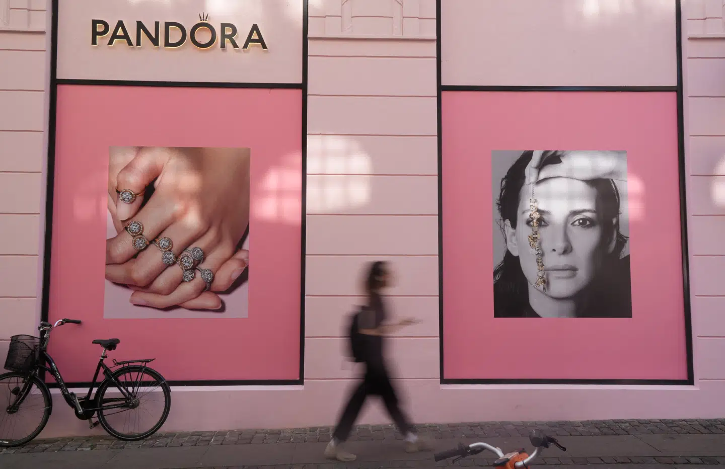 A pedestrian walks past a branch of the Danish jewellery maker Pandora in central Copenhagen, Denmark, August 13, 2025. REUTERS/ Tom Little