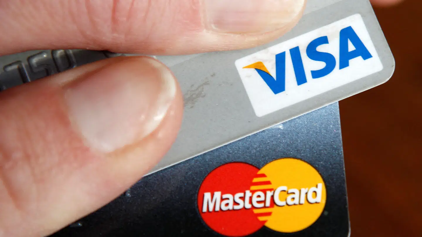 Flere kunder med Mastercard har fået trukket dobbelt beløb på deres konti.