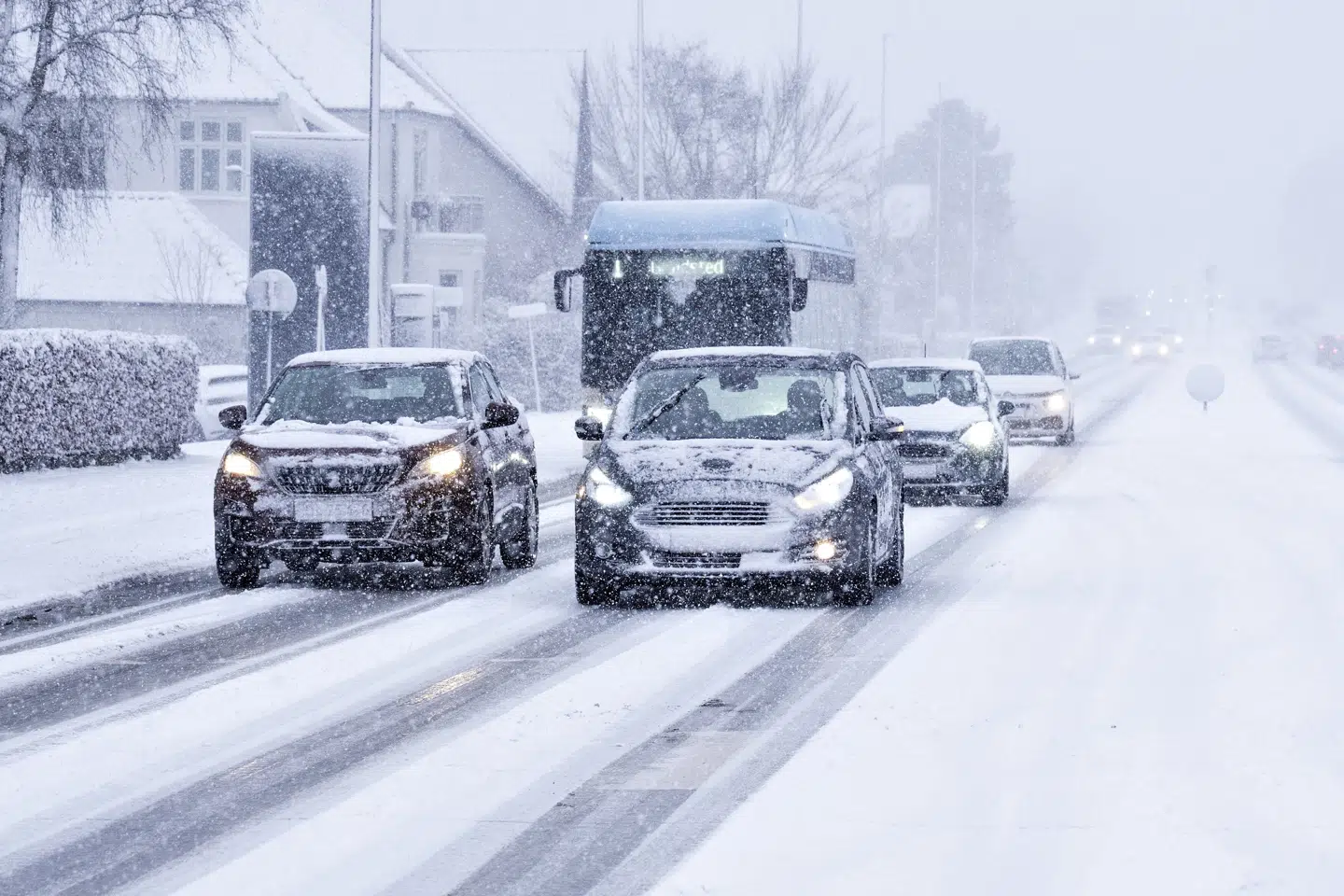Snebyger og hård frost har meldt sin ankomst og gjort livet surt for flere bilister. Både Falck Autohjælp og SOS Dansk Autohjælp melder om travlhed. (Arkivfoto).