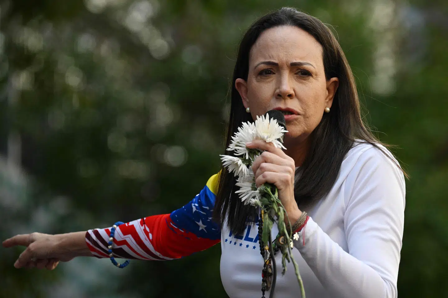 Oppositionsleder Maria Corina Machado taler til demonstranter i Caracas under en demonstration mod Maduros indsættelse i januar 2025. (Arkivfoto).