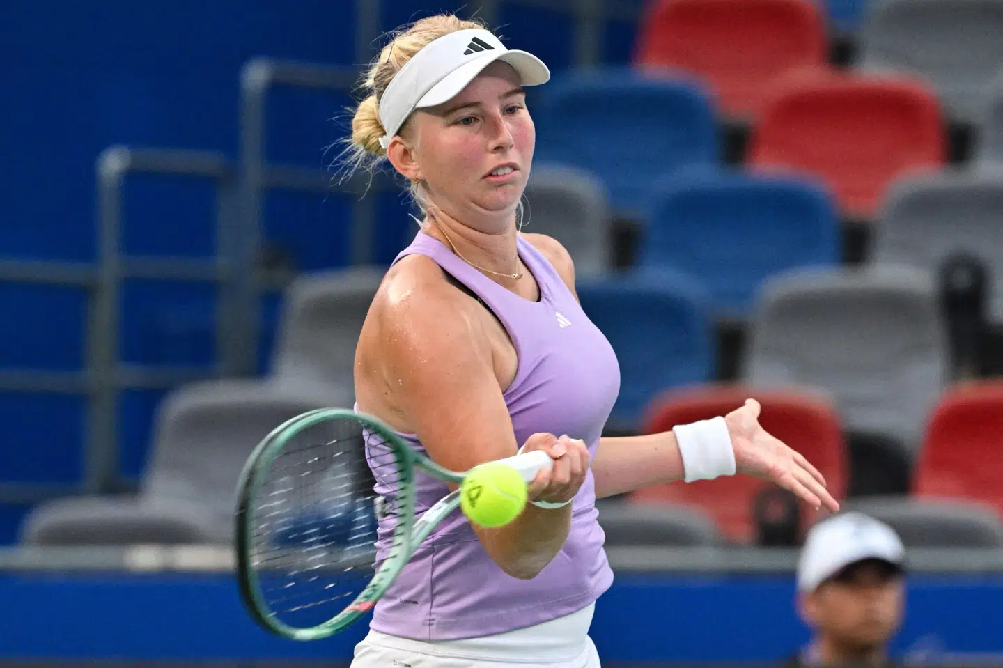 Clara Tauson skal onsdag møde belarusseren Aliaksandra Sasnovich i singlerækken i Brisbane. Tirsdag tabte danskeren en kamp i double sammen med Linda Noskova. (Arkivfoto).