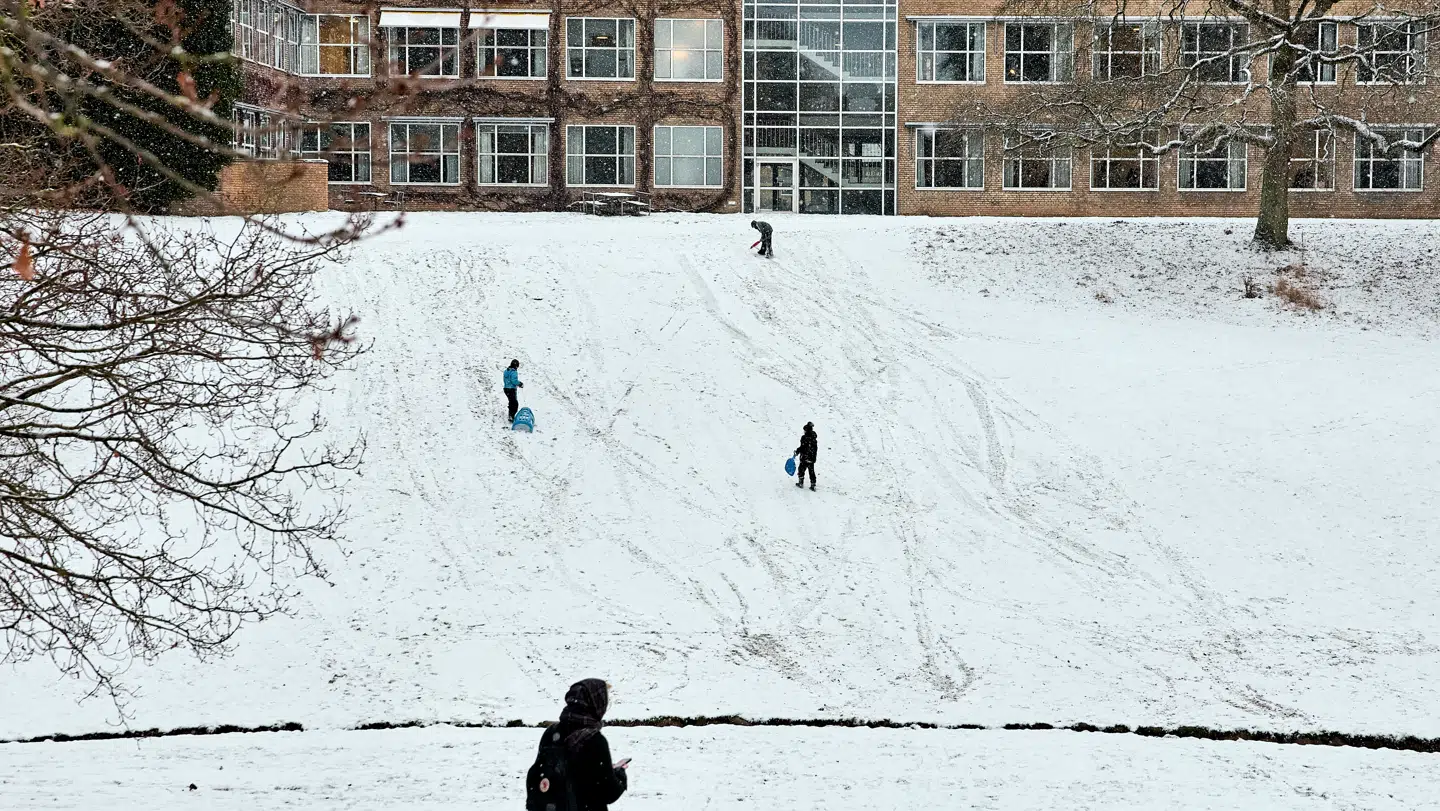 Slæderne er her mandag blevet fundet frem i Aarhus.