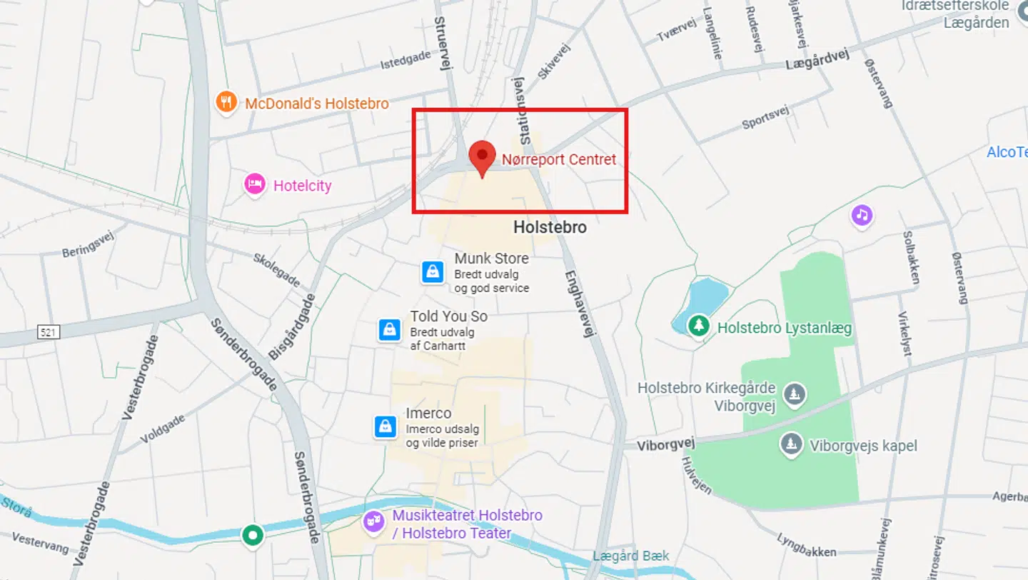 Overfaldet fandt sted foran Nørreport Centret i Holstebro.