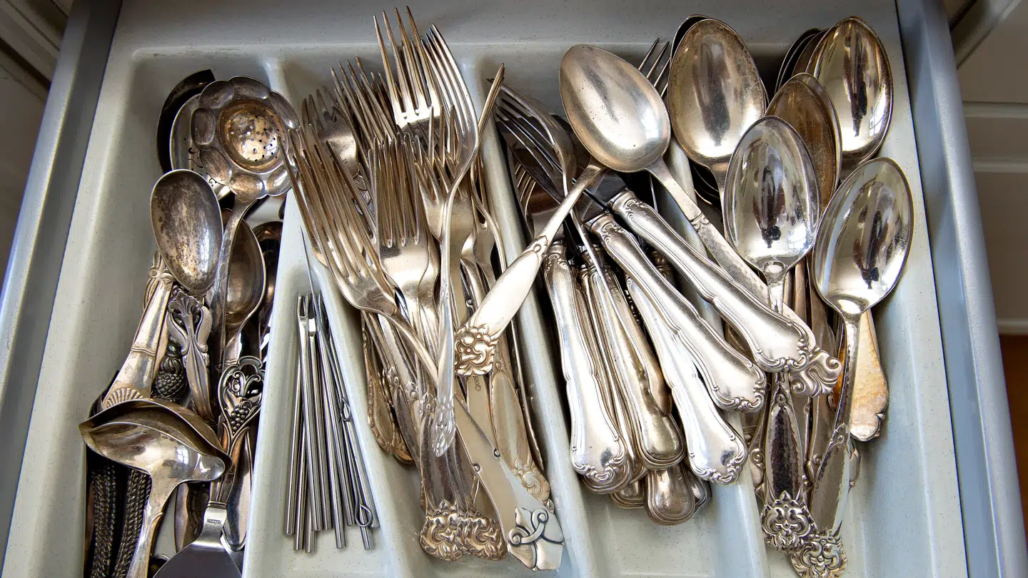 Prisen på sølv er braget op, og det får bogstavelig talt danskerne til at sælge ud af arvesølvet.