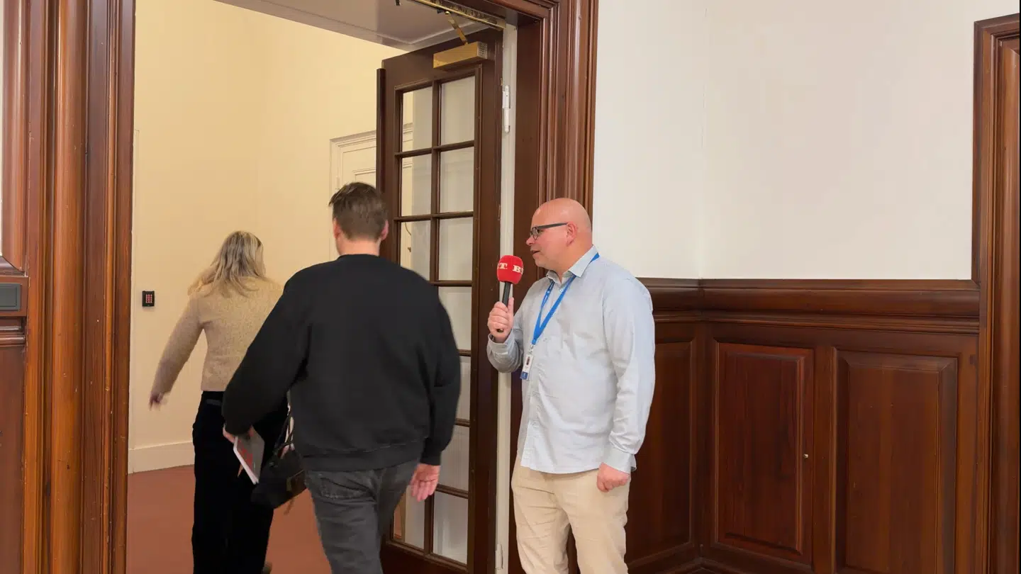 Den tidligere forsvarsminister Trine Bramsen samt folketingsmedlemmet Rasmus Horn ignorerede B.T.s spørgsmål om Donald Trump og Grønland, da de ankom til Socialdemokratiets gruppemøde tirsdag formiddag på Christiansborg.