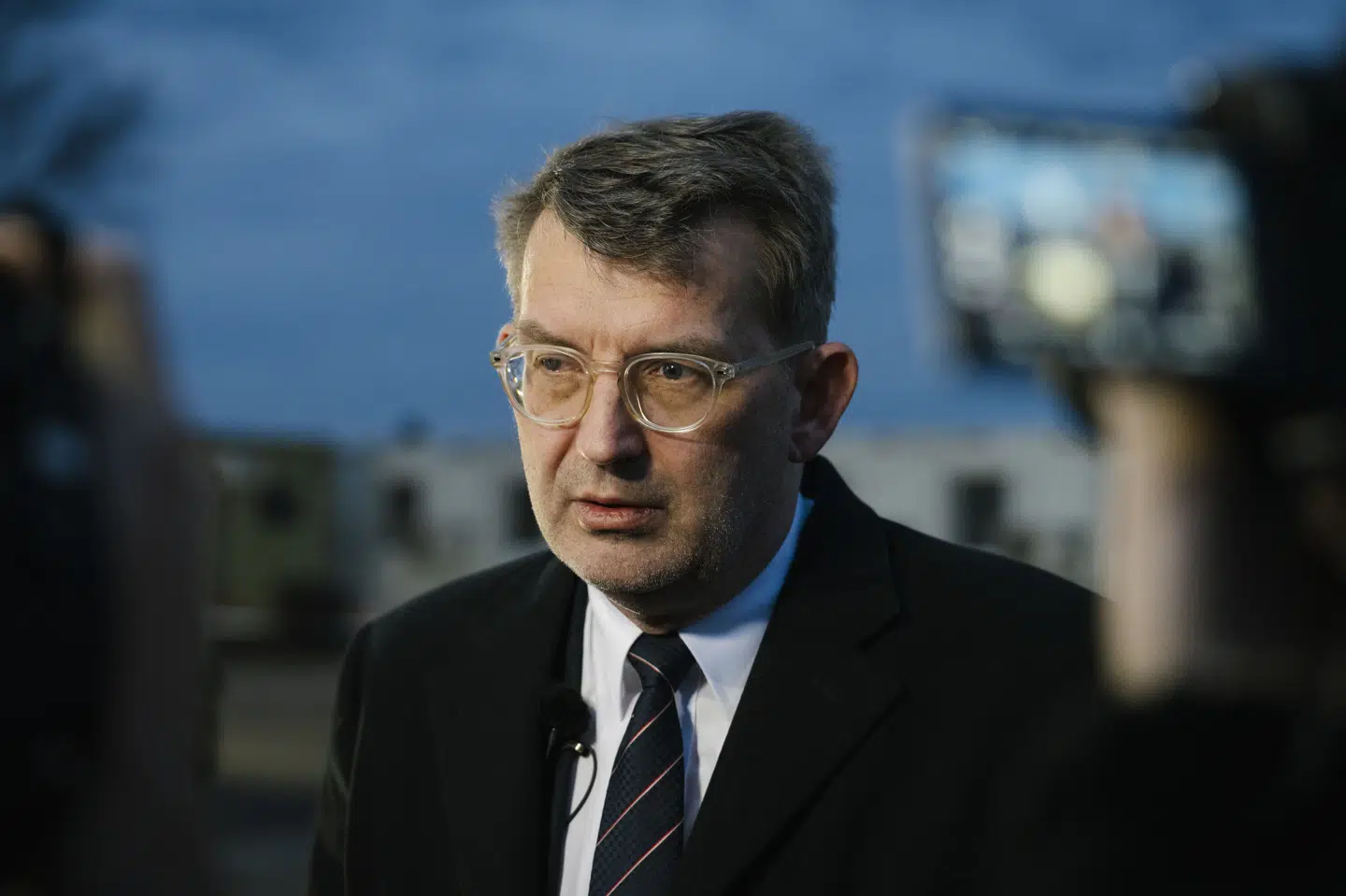 Forsvarsminister Troels Lund Poulsen lægger efter et gruppemøde tirsdag vægt på, at Danmark og USA har flere aftaler om samarbejde vedrørende Grønland. (Arkivfoto).