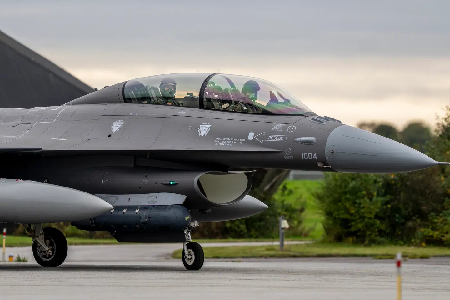 Danmarks forsvarsudgifter er steget markant. Det kan være en årsag til, at der kom et uventet stort underskud på statens regnskab i december.