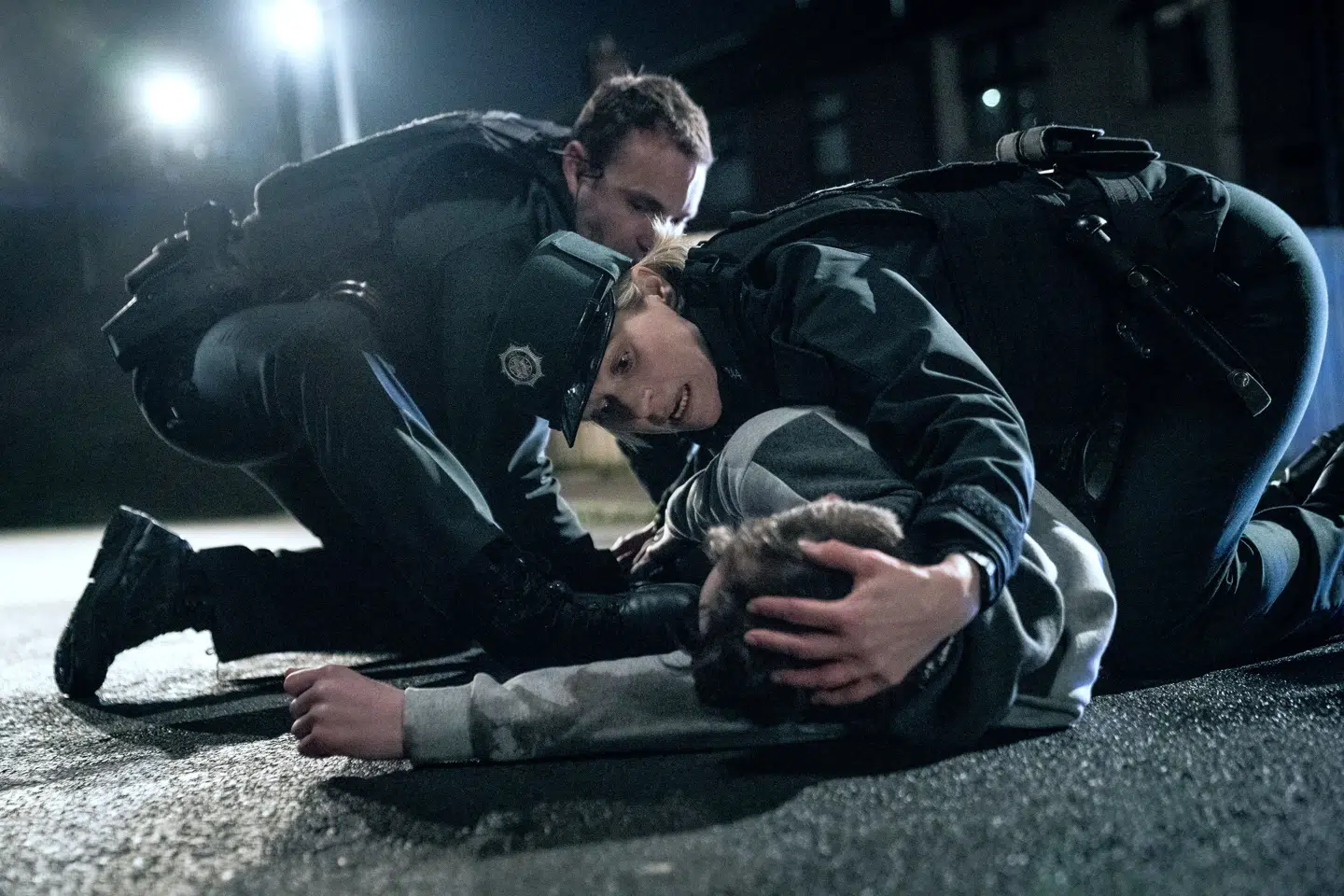 Der er godt nok vildt i Nordirland. Alligevel fortaber »Blue Lights« sig ikke i effektjageri og skandaler. For en gangs skyld er det en spændende serie om alt det drama, der ligger i hverdagen.