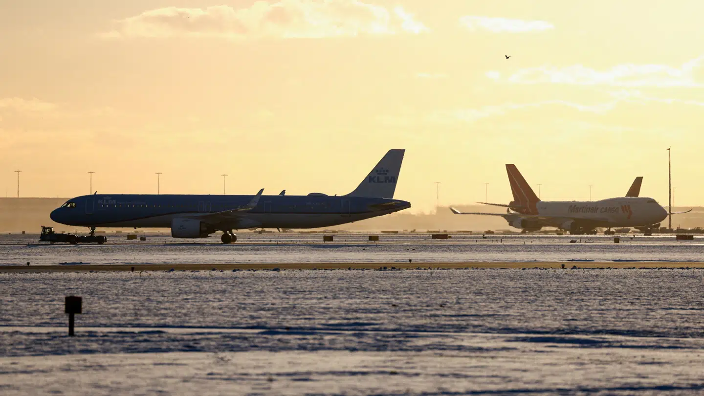 Mere end 400 fly er blevet aflyst i Amsterdam.