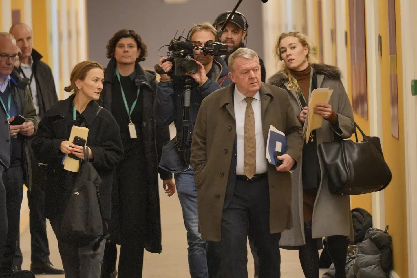 Udenrigsminister Lars Løkke Rasmussen (M) er på vej til møde i Det Udenrigspolitiske Nævn for at diskutere Danmarks forhold til USA.