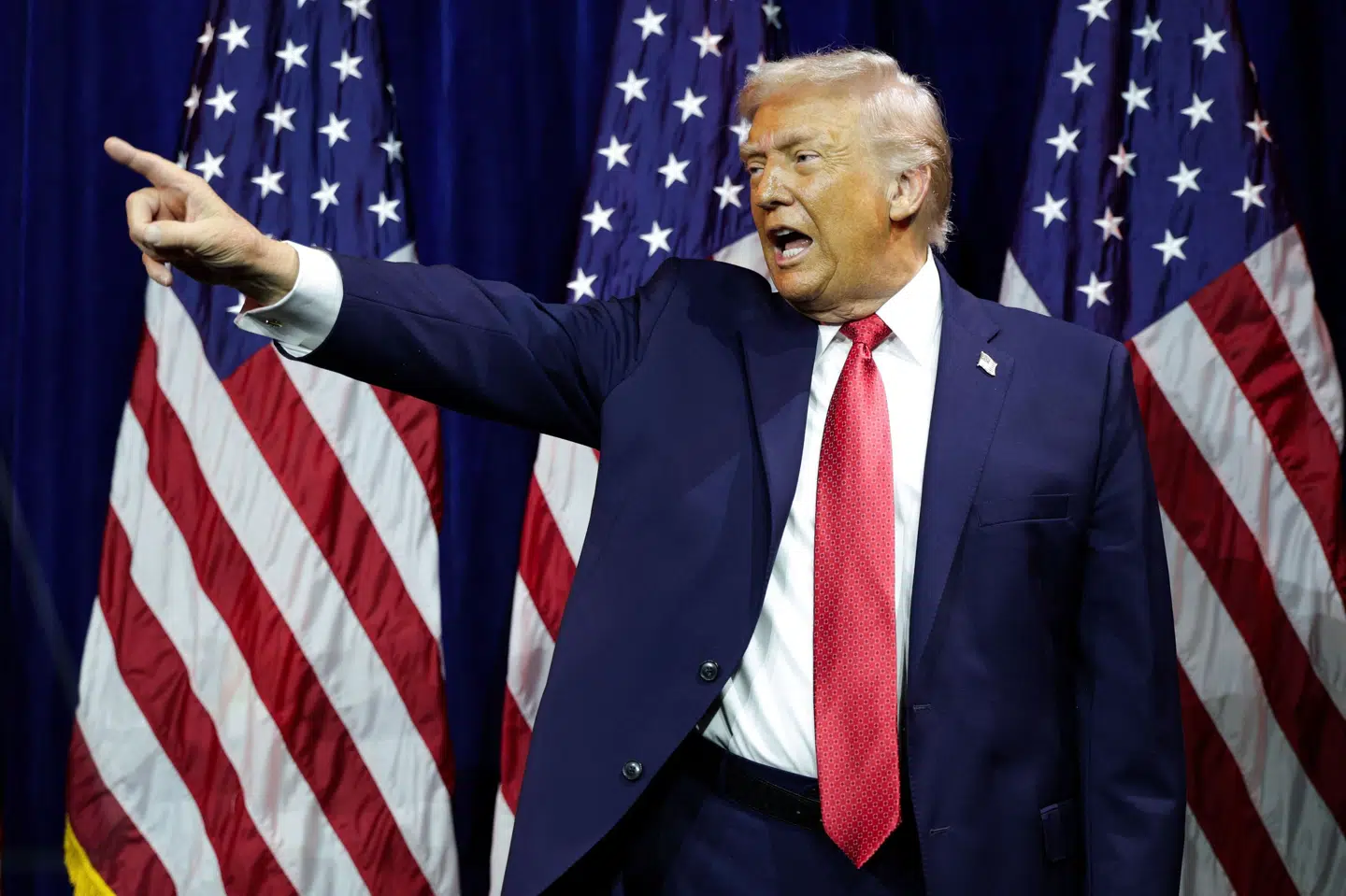 Donald Trump var endnu ikke taget i ed som amerikansk præsident, da han i slutningen af 2024 igen begyndte at tale om amerikansk ejerskab over Grønland. Ifølge unavngiven embedsmand ønsker Trump at få Grønland på amerikanske hænder, inden hans præsidentperiode slutter i 2029.