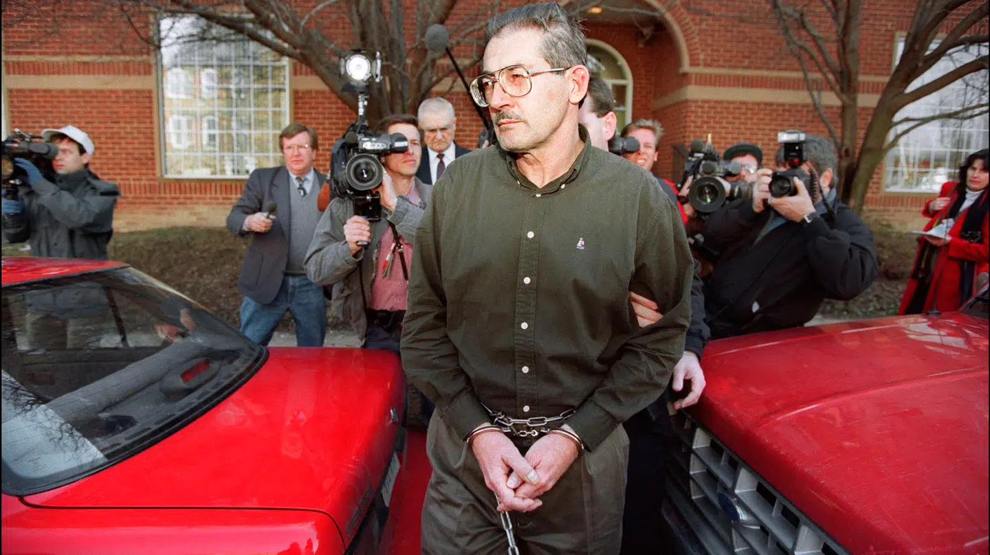 Her ses Aldrich Ames i 1994 i forbindelse med de første retsmøder.