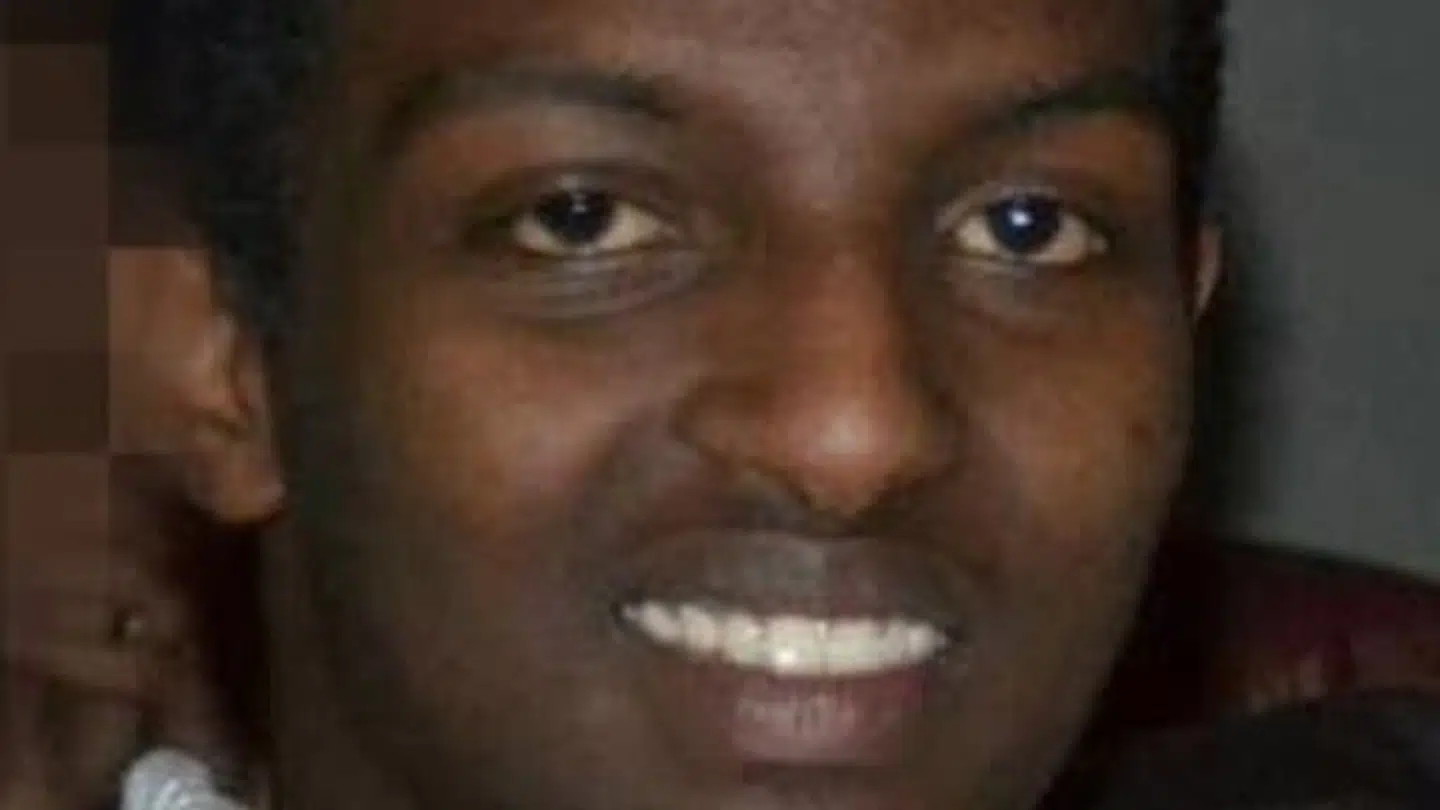 Ahmad Omar Mohamed er identisk med en dømt voldtægtsforbryder fra Somalia, som til flere politikeres store ærgrelse ikke kunne udvises.