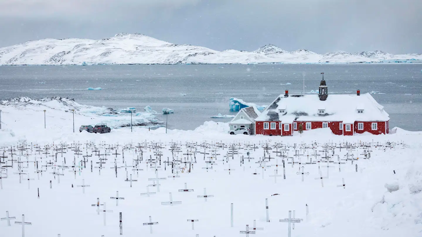 Et billede af en kirkegård i Nuuk.