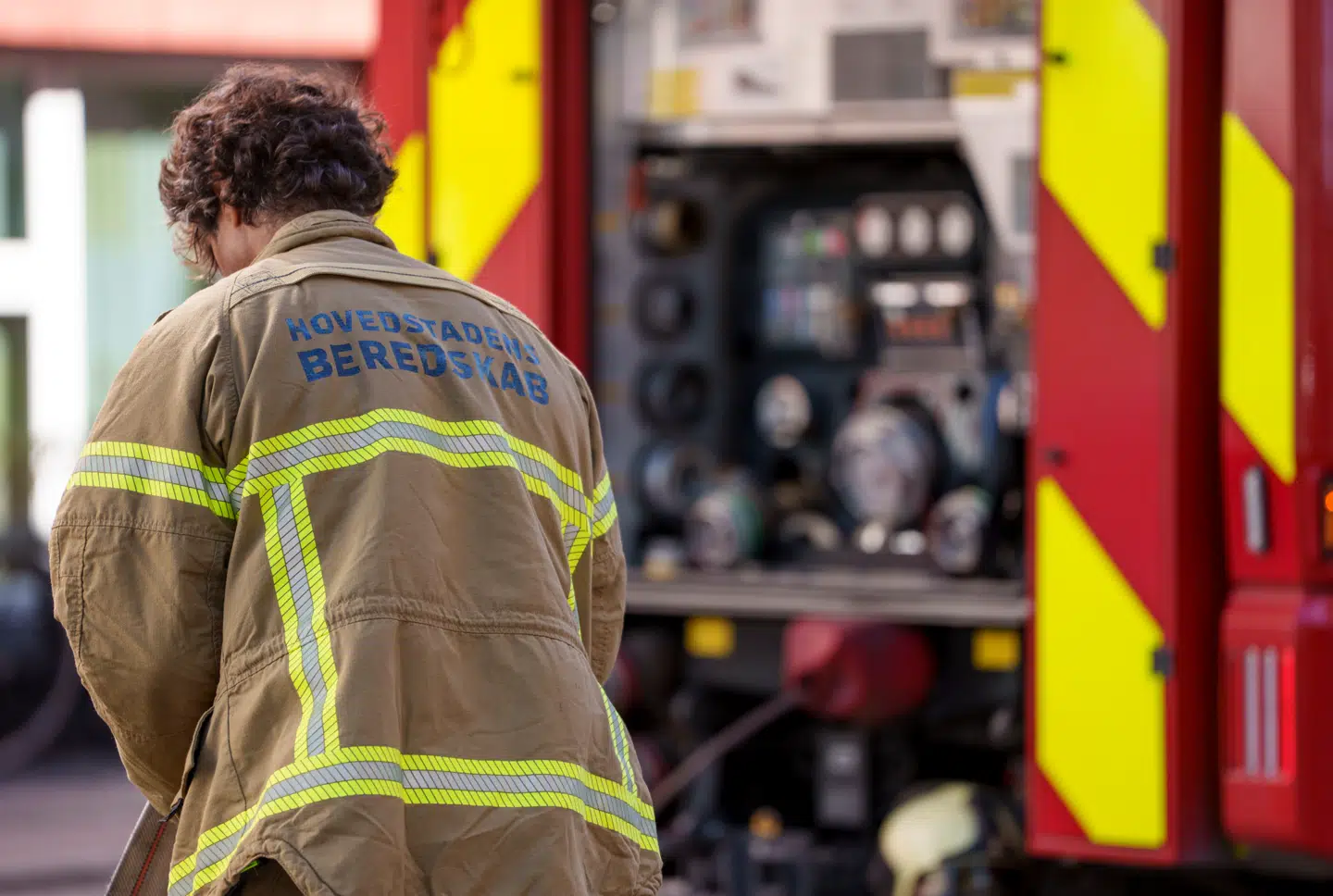 ARKIV. Hovedstadens Beredskab står ikke kun for at slukke brande, men også andre redningsindsatser som at hjælpe borgere, der er faldet igennem isen og ned i det iskolde vand.