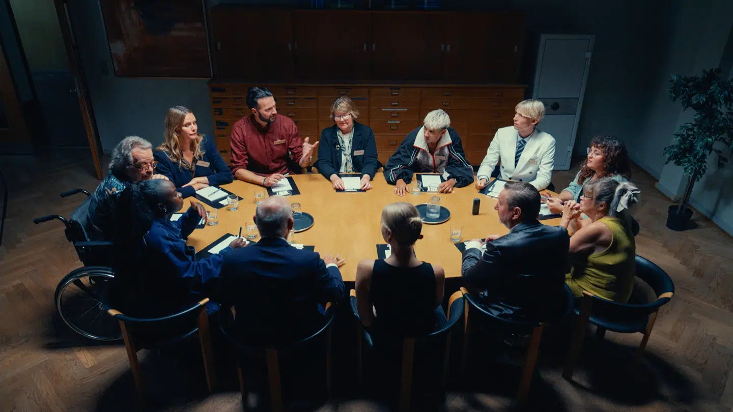 12 vrede danskere: Folkedomstolen er sat i DRs ekstemporalspil af samme navn.