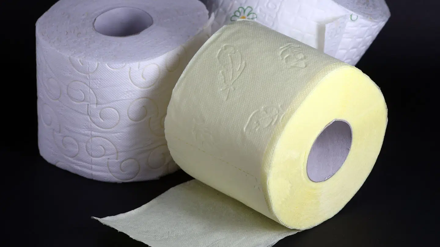 Forstoppelse kan blandt andet afsløres af forbruget af toilet papir. Går du for sjældent eller for ofte på toilettet? Begge dele kan være tegn på forstoppelse.