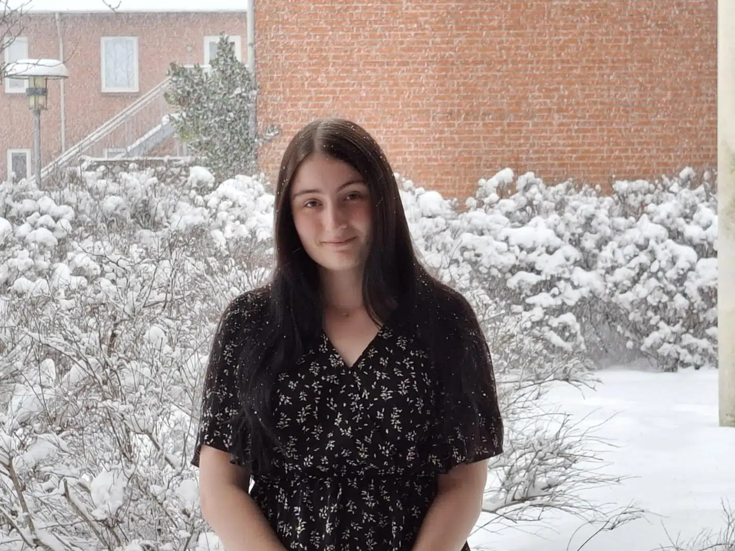 19-årige Tea Petersen har i flere år gjort brug af Ønskeskyen. Hun synes, at den er genial, men hun anerkender, at platformen kan skabe et indre pres blandt unge.