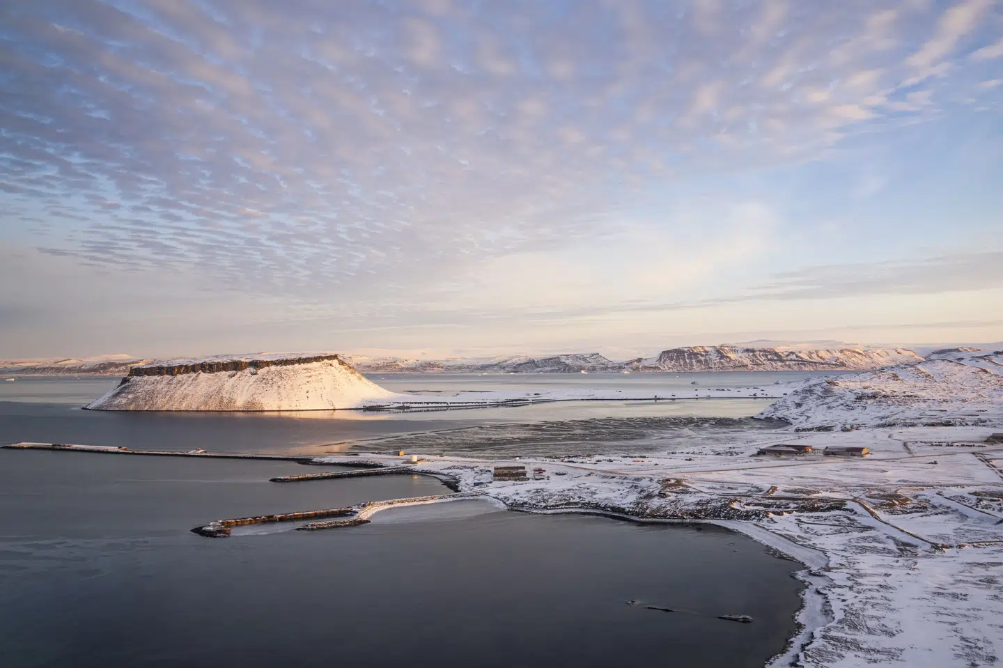 Den amerikanske militærbase Pituffik Space Base i det nordlige Grønland 4. oktober 2023. Grønland er vigtig for amerikanerne, men det har skabt spændinger mellem USA og Danmark, at præsident Donald Trump har udtrykt ønske om at få kontrol med Grønland. En forholdsordre fastslår ifølge Berlingske, at danske soldater skal gå til modangreb i tilfælde af angreb. (Arkivfoto).