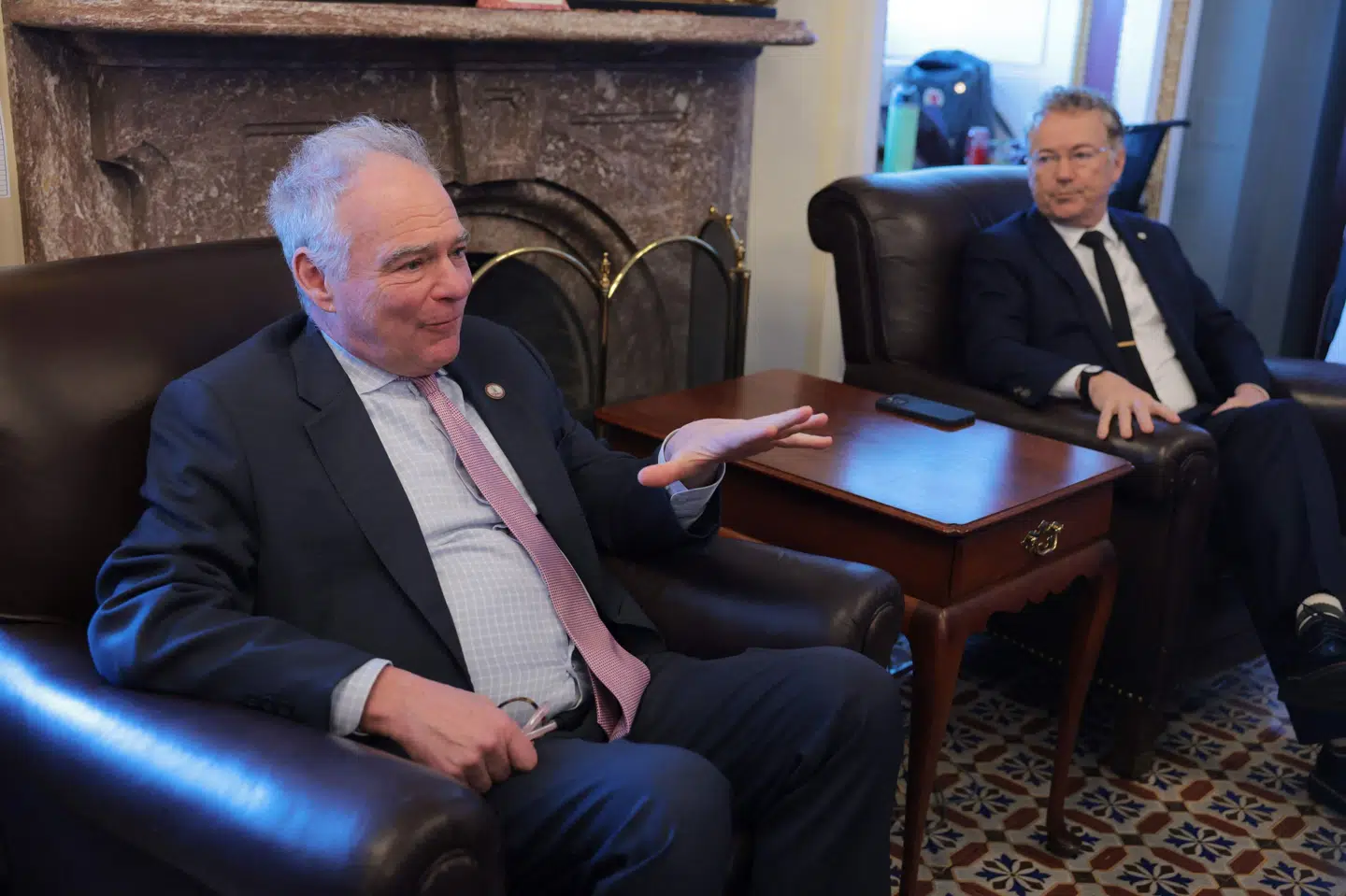 Demokraten Tim Kaine og republikaneren Rand Paul fortalte onsdag aften dansk tid journalister om en forestående afstemning torsdag i Senatet om at blokere for yderligere militære handlinger i Venezuela.