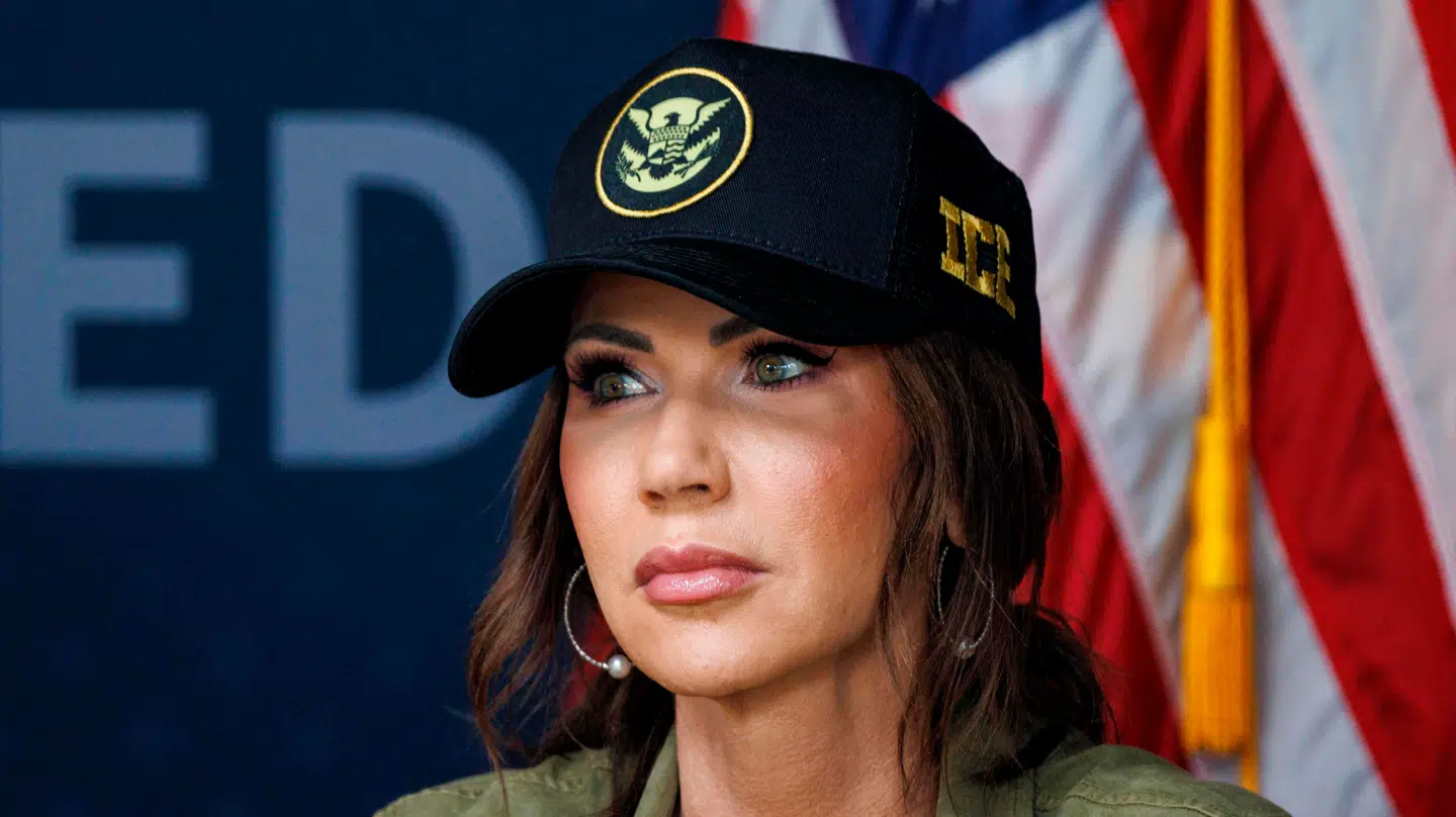 En topdemokrat går i flæsket på USAs minister for indenlandsk sikkerhed, Kristi Noem.