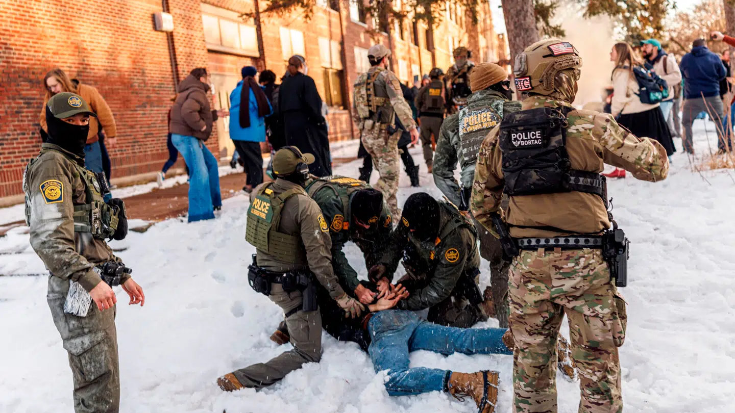 Her bliver en person anholdt i forbindelse med protesterne i Minneapolis.
