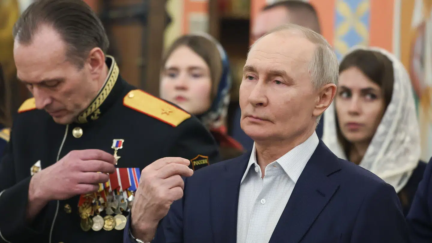 I den russiske avis Komsomolskaja Pravda gætter man på, at Trump vil forære Grønland til sig selv i fødselsdagsgave.