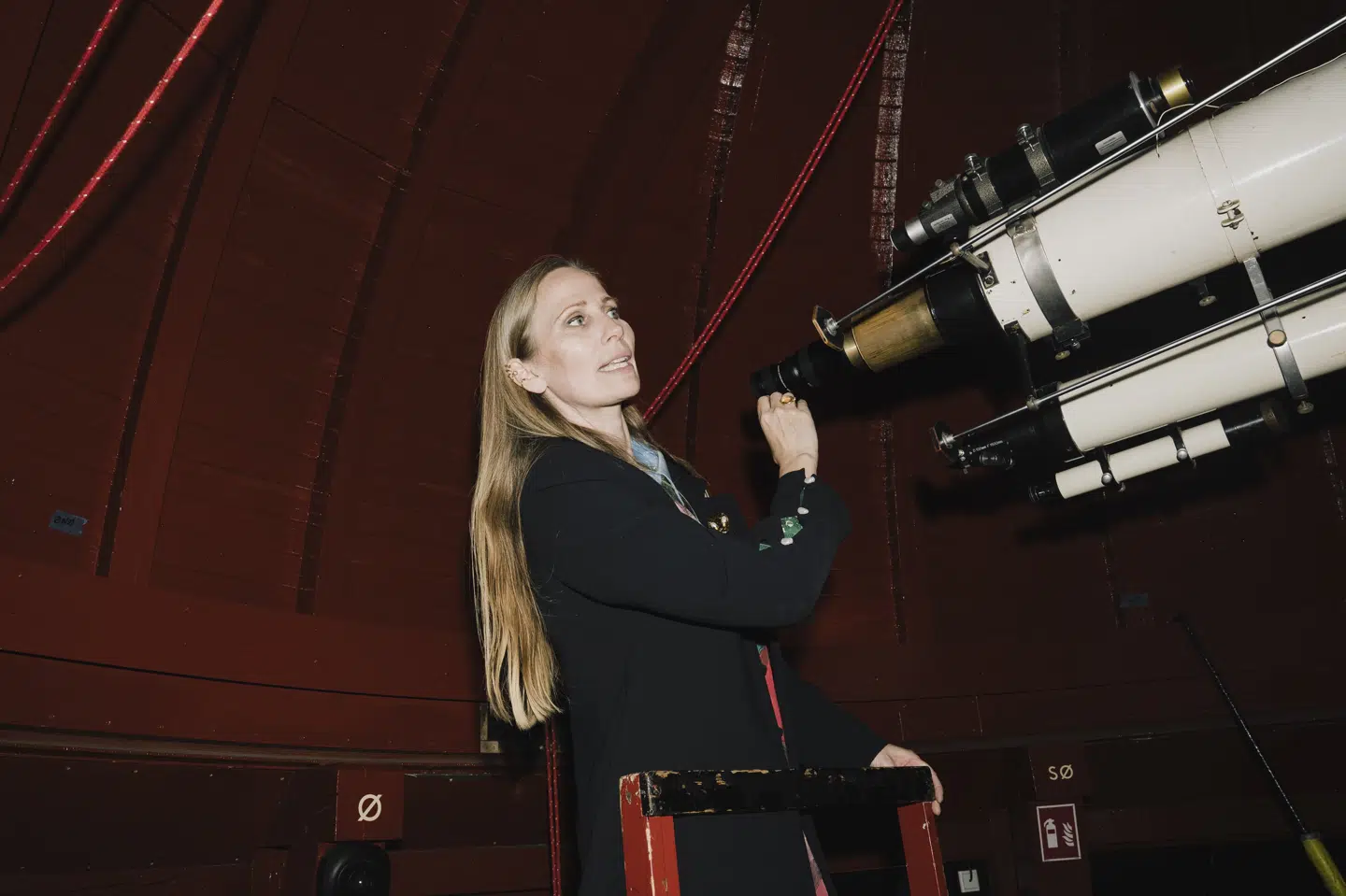 Under kuplen på Rundetaarn finder man et teleskop fra 1929, der i forbindelse med restaureringen af kuplen også får en ansigtsløftning og en ny linse. Her demonstrerer direktøren for Rundetaarn, Jeanette Bursche, hvordan teleskopet virker. (Arkivfoto).