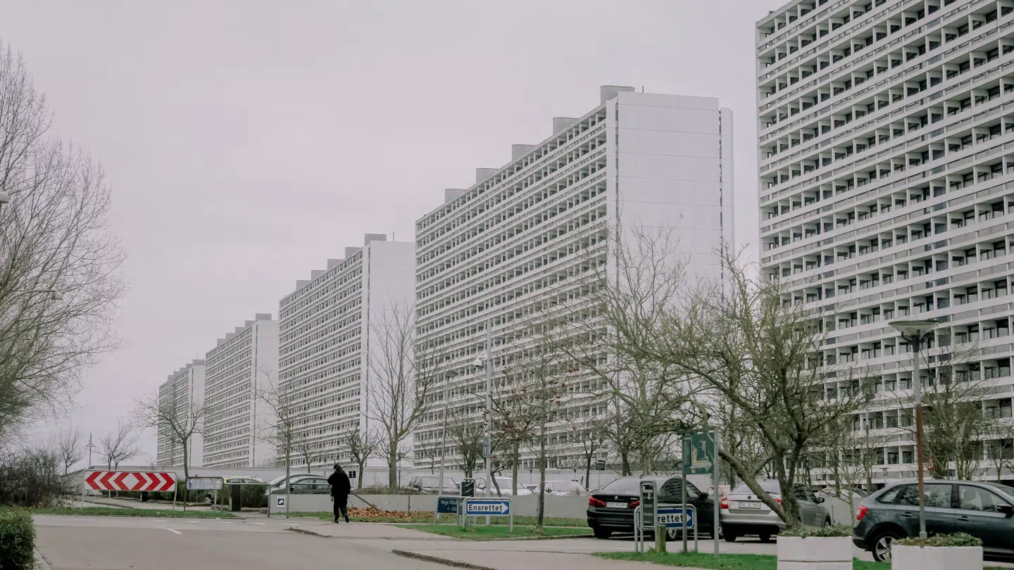 En kun toårig dreng blev kort før jul kastet ud fra syvende sal i Høje Gladsaxe nordvest for København.