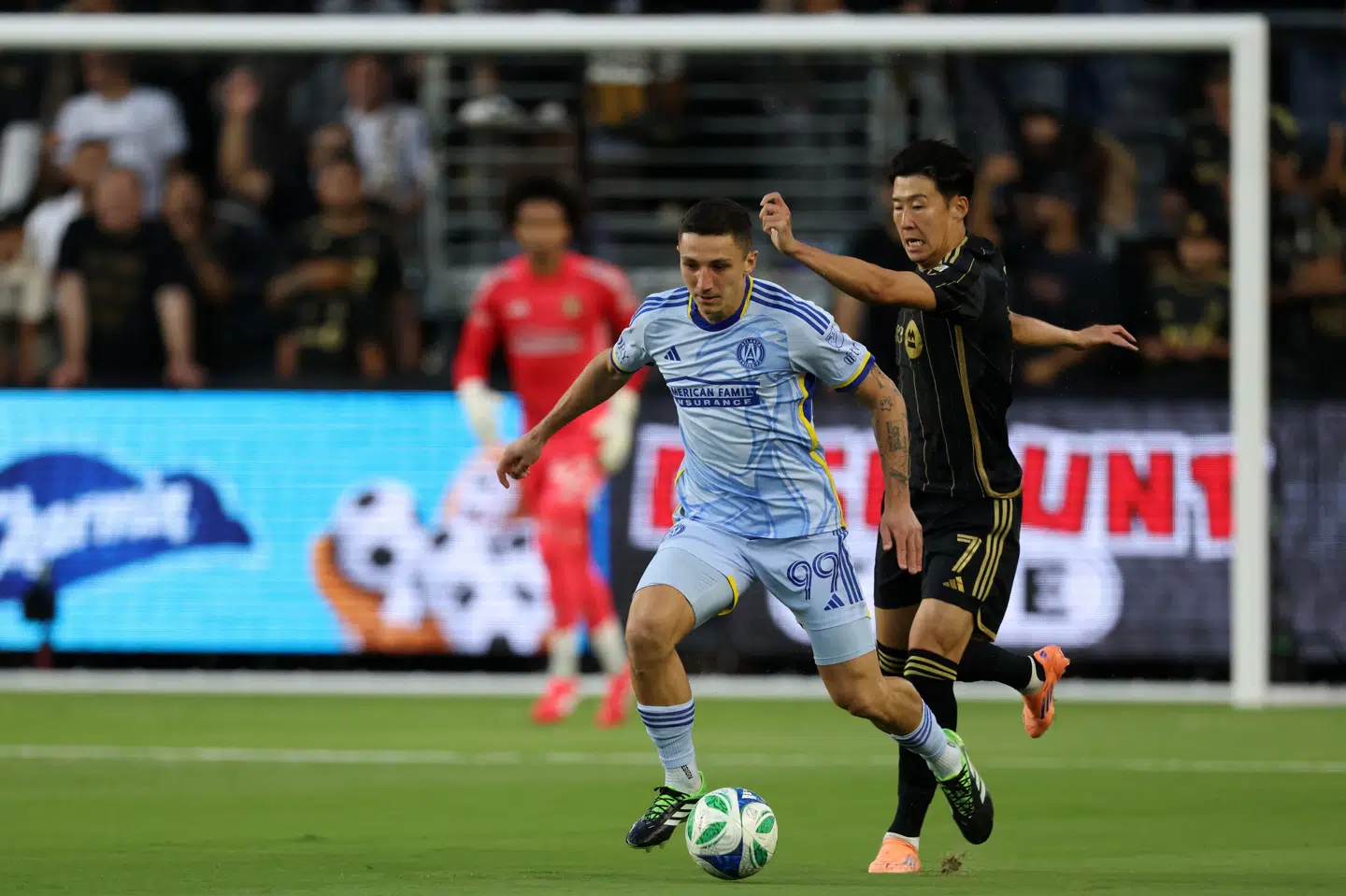 Midtbanespilleren Bartosz Slisz (nummer 99) skifter til Brøndby. (Arkivfoto).