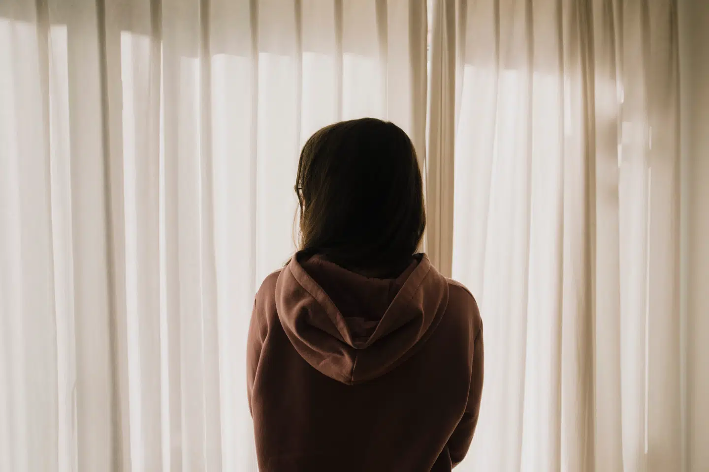 Den 34-årige belaruser »Julia« var den første til at stå frem i Berlingske og fortælle, at hun havde fået afslag på dansk fremmedpas. Nu erkender Udlændingestyrelsen, at man har begået fejl i sagsbehandlingen, og genoptager sagen.