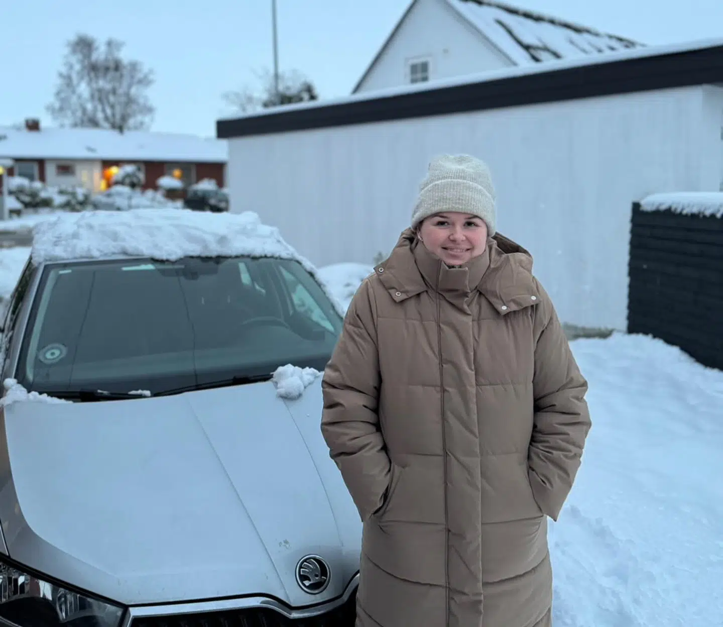 Nordjyske Ditte og hendes Skoda har det hårdt i de seneste dages kolde snevejr. Foto: Privat