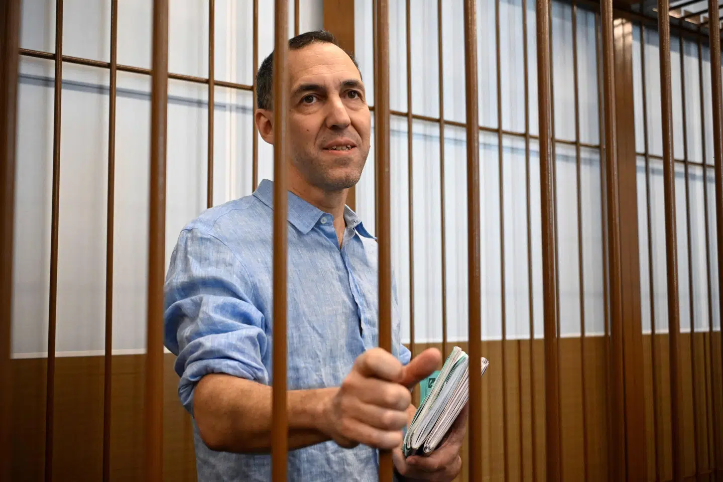 Laurent Vinatier er blevet anklaget af Rusland for at have arbejdet for en schweizisk efterretningstjeneste og for at have indsamlet følsomme oplysninger om militæret i Rusland. Han er torsdag blevet løsladt.