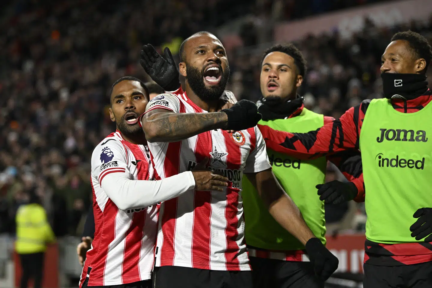 Brentfords Igor Thiago jubler med holdkammeraterne efter sit andet mål i 3-0-sejren over Sunderland.