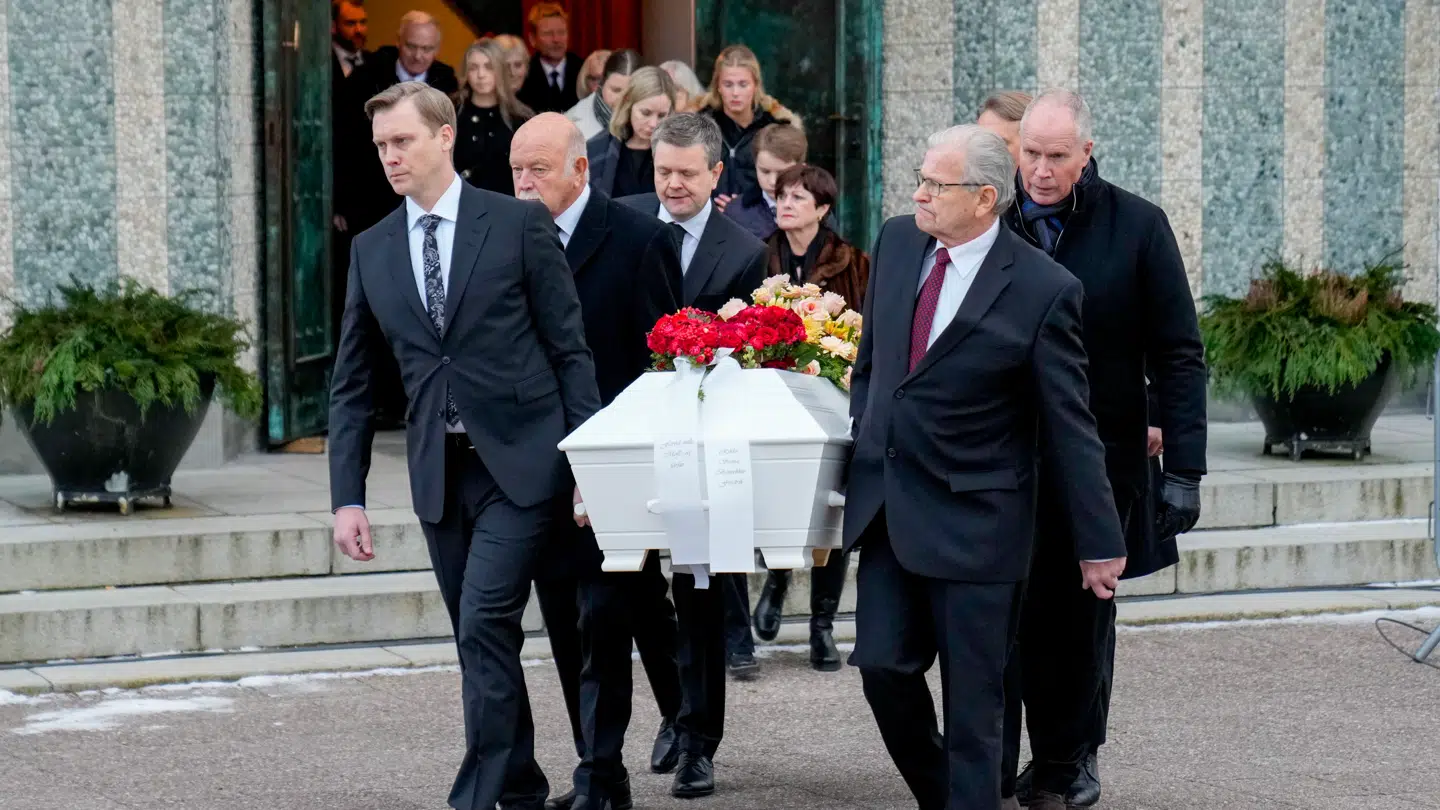 Bisættelsen fandt sted kl. 12.00 i Molde Domkirke.