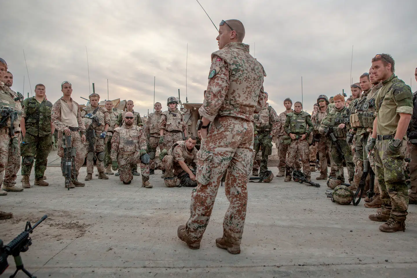 I alt 44 danske soldater mistede livet under Danmarks engagement i Afghanistan i perioden 2002-2021, hvilket placerer Danmark som et af de lande, der mistede flest soldater pr. indbygger i krigen. Nu gøres der grin med danske soldaters forsvarsevne blandt Trump-sympatisører. Og det har fået en tidligere CIA-analytiker til at tage bladet fra munden.