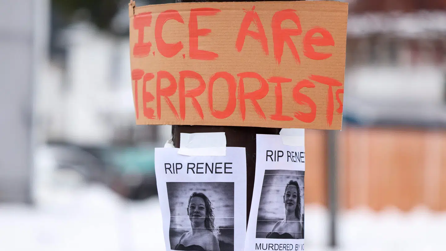 Flere aggressive skilte er sat op i lygtepælene i Minnesotas hovedstad.