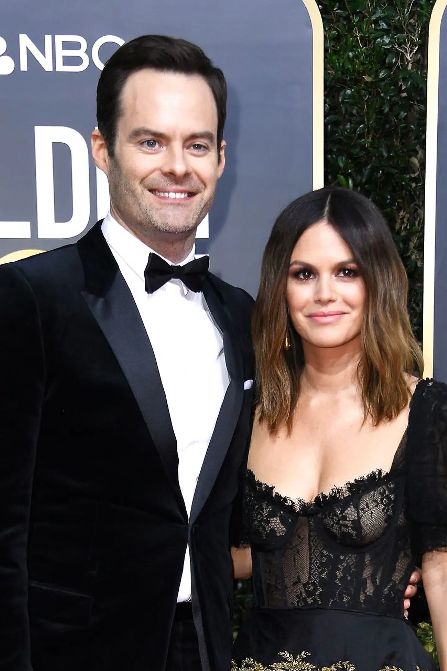 Bill Hader og Rachel Bilson på den røde løber ved Golden Globes-prisuddelingen.