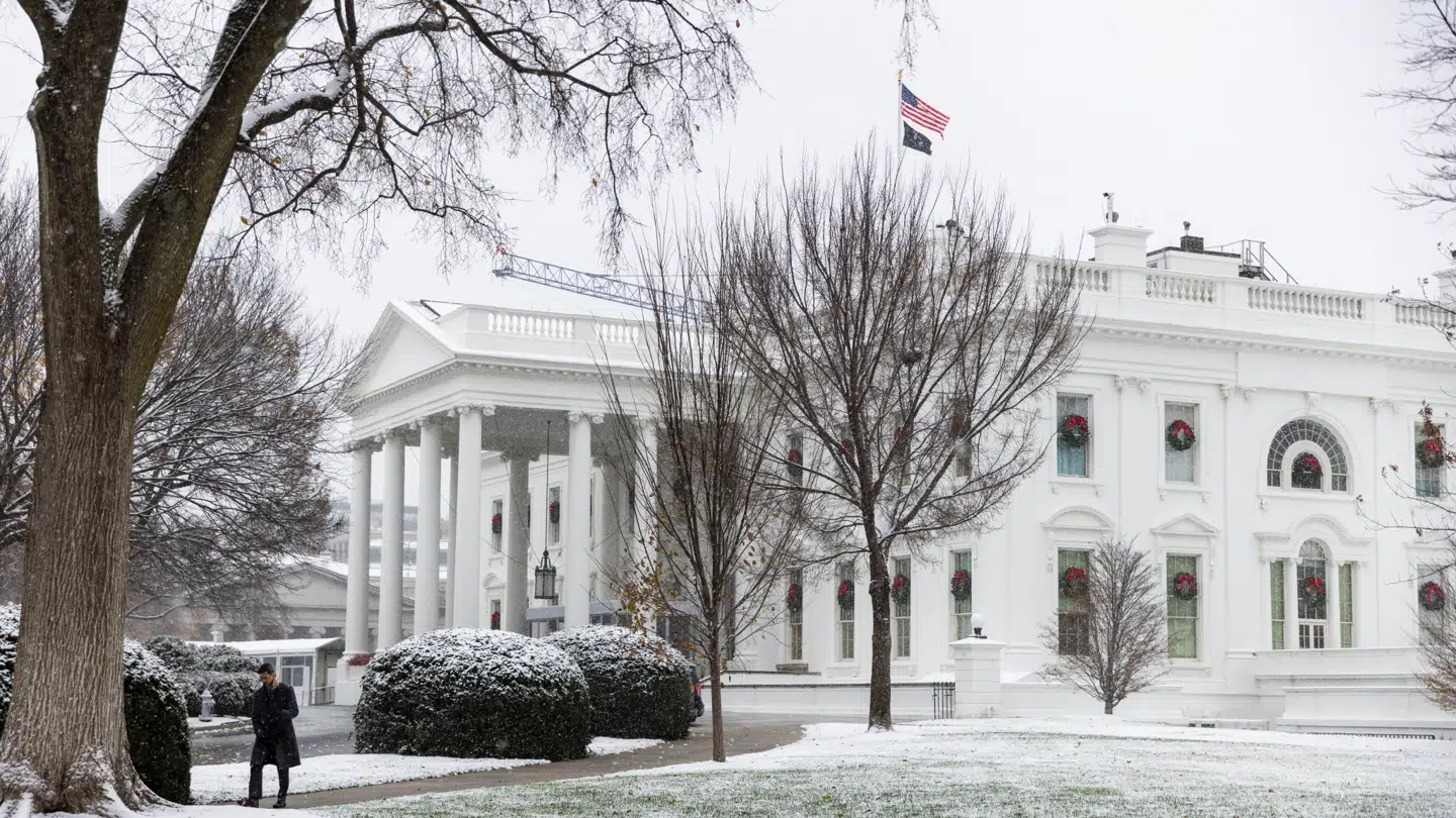 Danmarks ambassadør i USA ,og Grønlands repræsentant i Washington D.C., har torsdag holdt møde med repræsentanter fra Det Hvide Hus' nationale sikkerhedsråd ifølge AP.