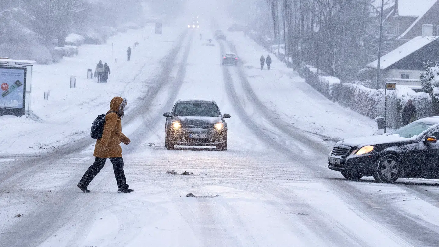 Al den sne, der ligger tilbage fra de seneste dage, eksempelvis fra onsdag den 7. januar, risikerer fredag at blæse godt og grundigt rundt.