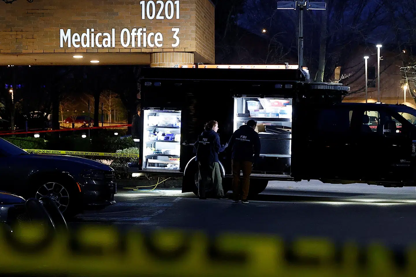 FBI er på arbejde i Portland, hvor to personer torsdag blev såret, efter at en agent fra grænsekontrollen havde affyret skud.