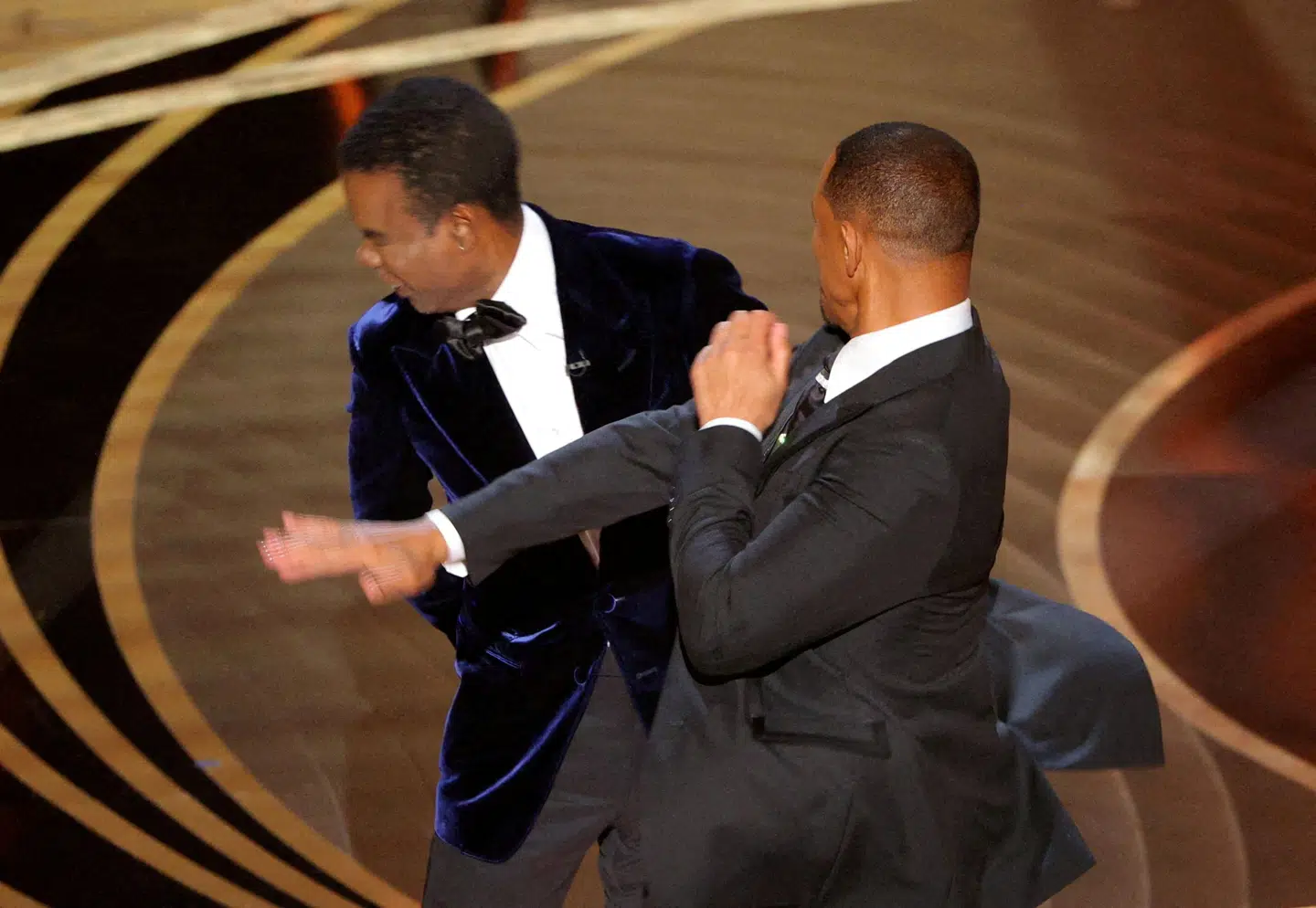 Det sende rystelser gennem Hollywood, da Will Smith under Oscar-uddelingen gav vært Chris Rock en lussing efter en kommentar om Smiths kone Jada Smith.