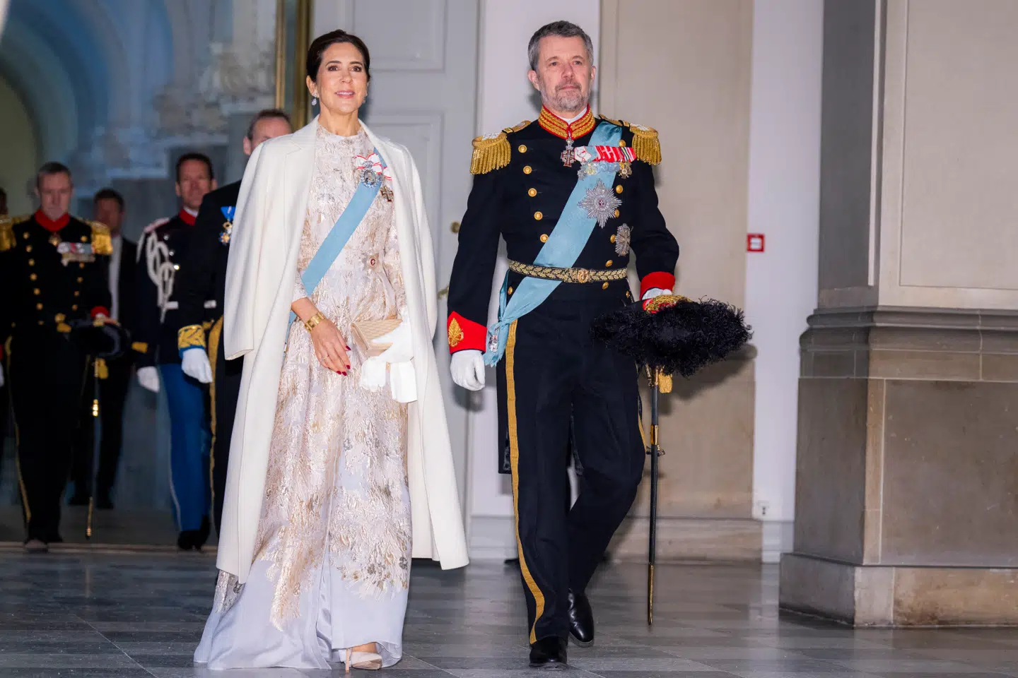 Kong Frederik og dronning Mary under ankomst til nytårskur den 6. januar.