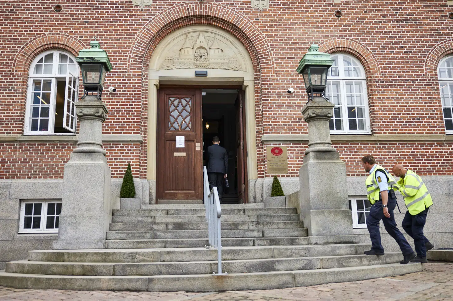 En direktør og en sælger fra den aarhusianske urforhandler Knud Pedersen Ure A/S anklages ved Retten i Aarhus for momsunddragelse og dokumentfalsk. De nægter sig skyldige. (Arkivfoto).